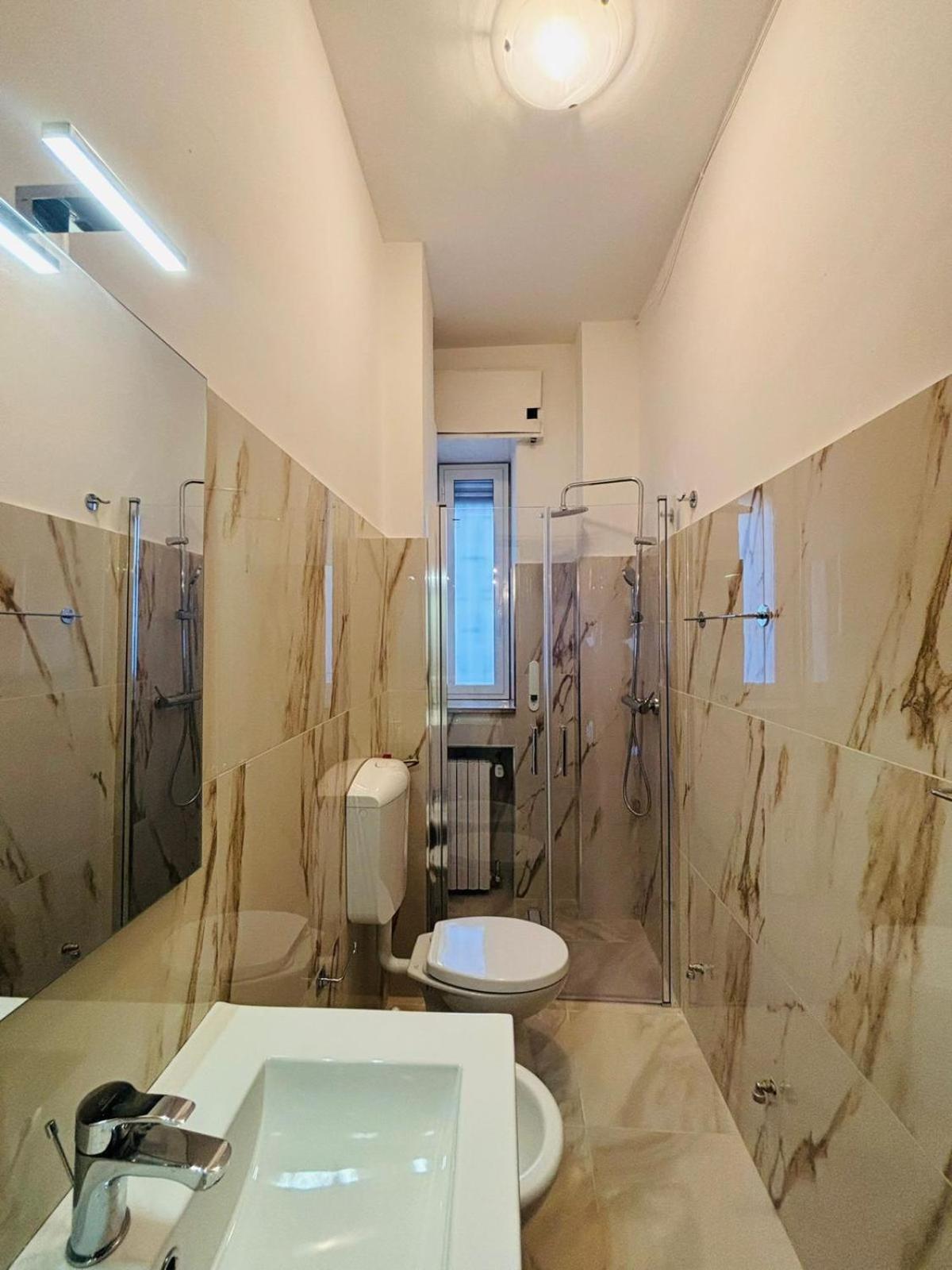 Matthias Central Rooms And Accomodation Bari Exterior photo