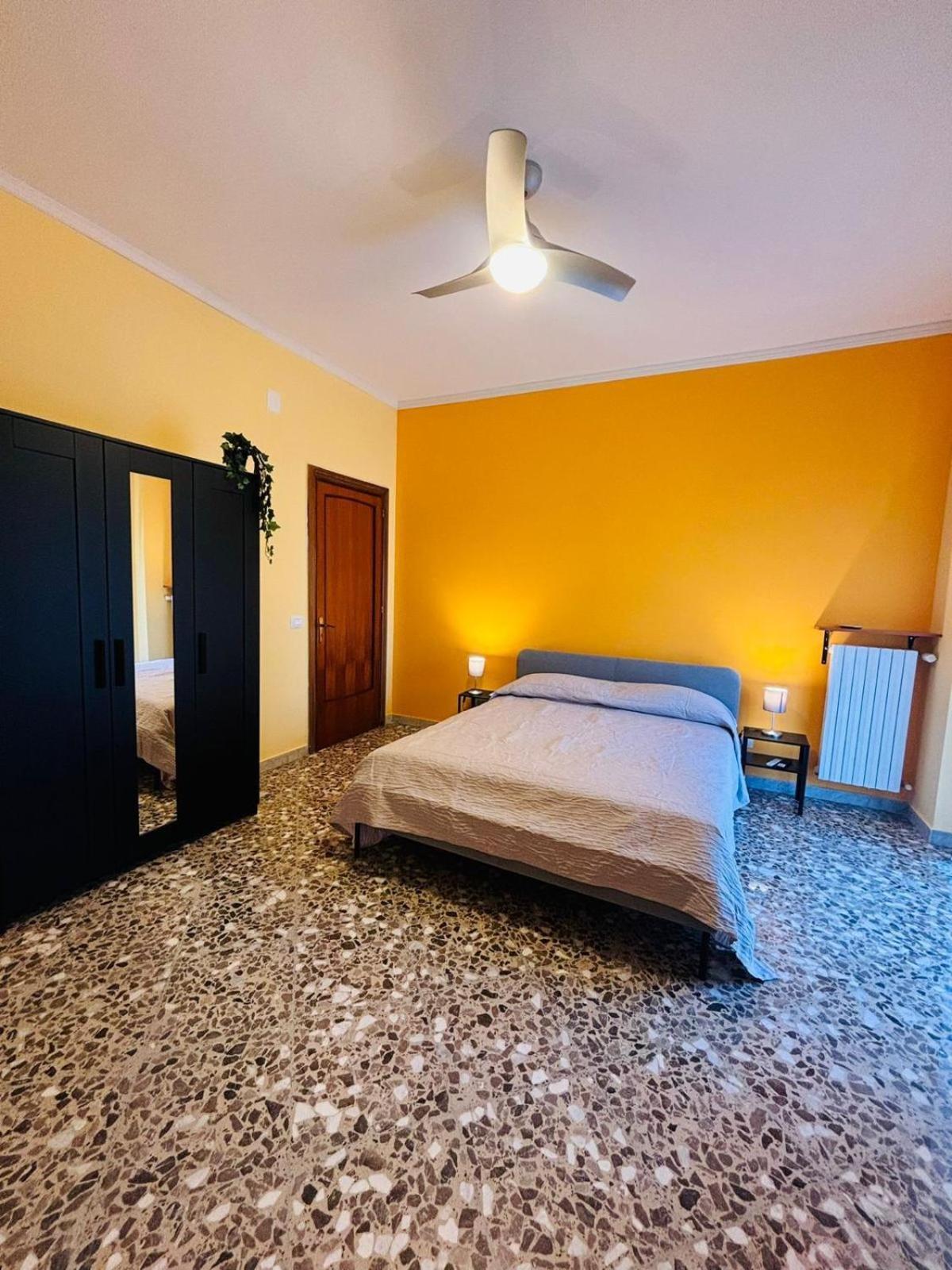 Matthias Central Rooms And Accomodation Bari Exterior photo